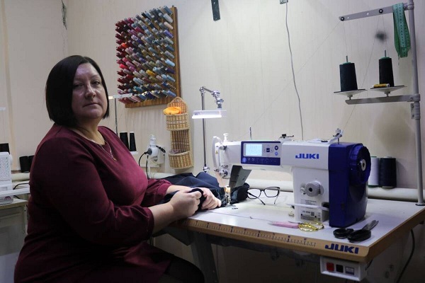 Жительнице поселка Комаричи в развитии бизнеса помог соцконтракт