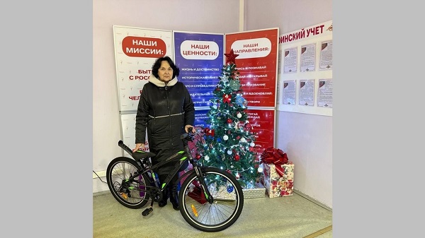 Председатель комитета брянской облдумы Людмила Журавлева исполнила желание Вани из Луганска