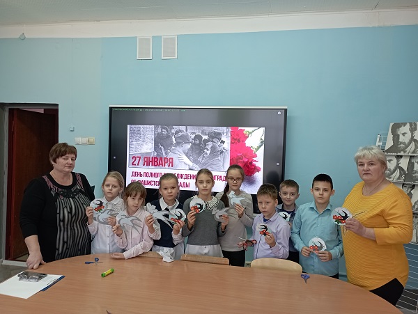 В Шамордино прошел мастер-класс по изготовлению блокадной ласточки