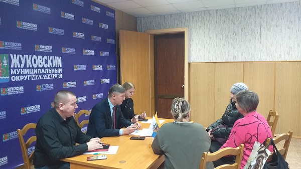 В Жуковке прием граждан провел депутат областной Думы Алексей Тимошков