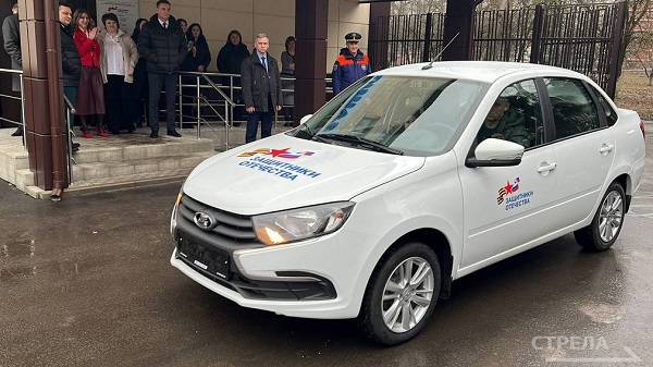 В Брянске герою СВО Сергею Артюхову передали автомобиль