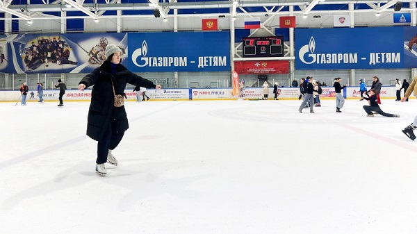 Для брянских студентов проводят массовые катания на льду