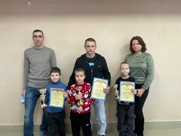 В спортцентре «Десна» прошел семейный шашечный турнир