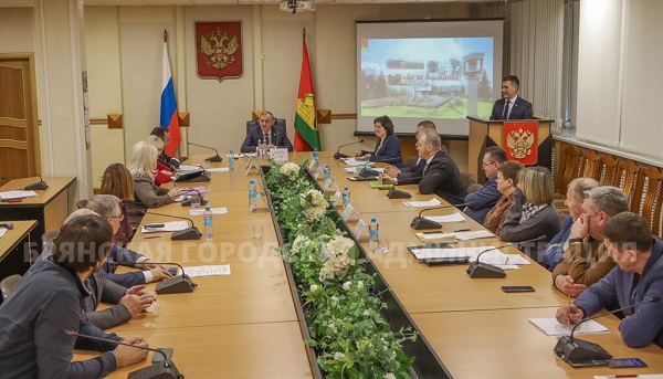 Школы Фокинского района Брянска оснастили современными спортивными площадками