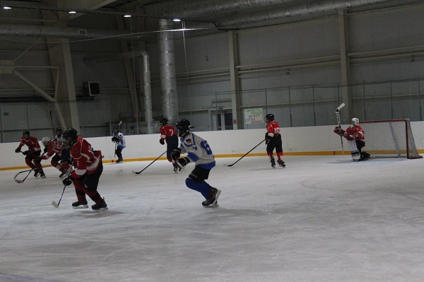 В Жуковском ледовом дворце прошли две ледовые баталии