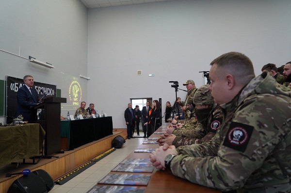 Александр Богомаз и представители отряда «БАРС-Брянск» встретились со студентами БГТУ