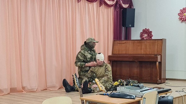 В брянской Суземке участники СВО встретились со школьниками