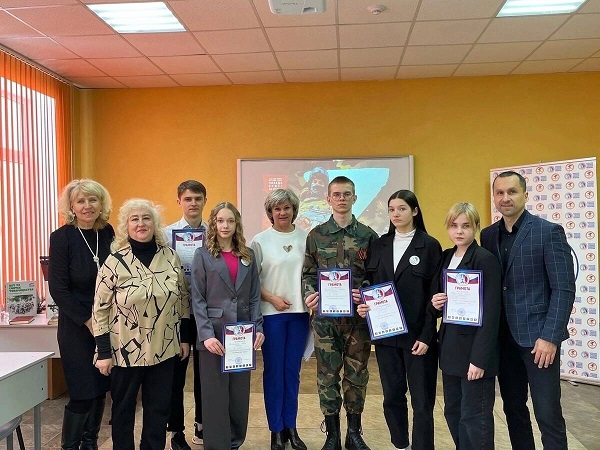 Брянские студенты прочитали стихи о героях СВО