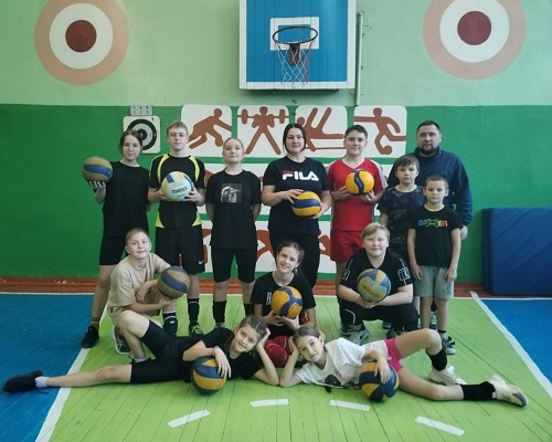 В Речице отметили день рождения волейбола