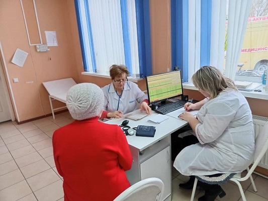 Для жителей д. Крупец Брасовского района организовали медицинские осмотры в ФАПе