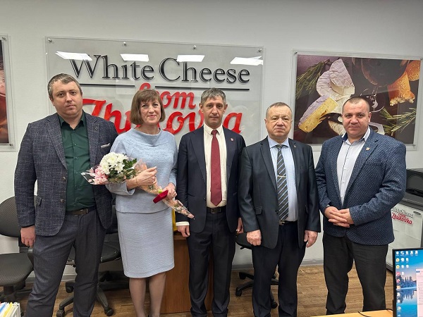 Главного бухгалтера ООО «Жуковское молоко» наградили Почетной грамотой облдумы