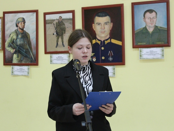 В Жуковском КДЦ открылась выставка, посвященная героям-землякам СВО