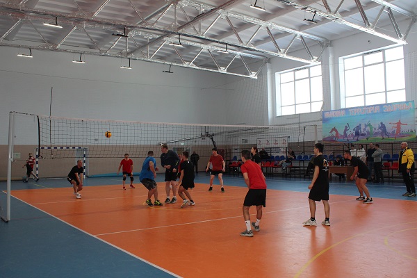 В Жуковке прошел турнир по волейболу в честь героев-земляков, участвовавших в СВО