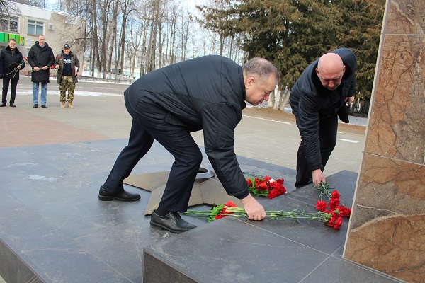 В Жуковке прошло возложение цветов к Вечному огню