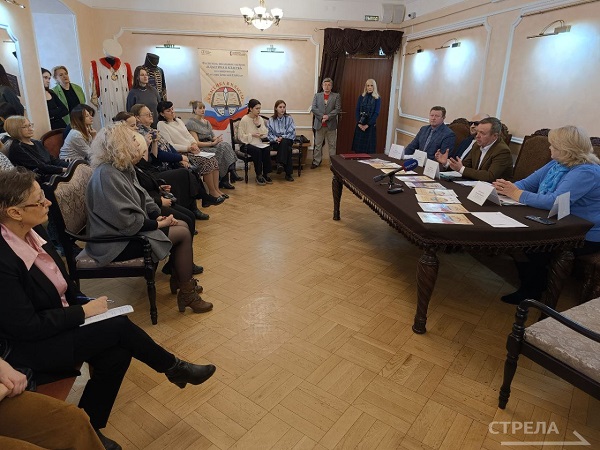 В Брянском драмтеатре прошла пресс-конференция, посвященная открытию фестиваля «Классика в классы»