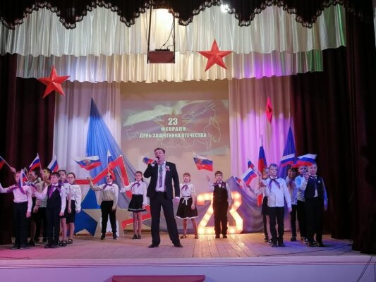 Праздничный благотворительный концерт «Имею честь служить тебе, Россия!» прошел на трубчевской Белой Березке