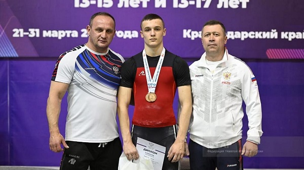 Брянский спортсмен Николай Ратниекс завоевал бронзу Первенства России по тяжёлой атлетике