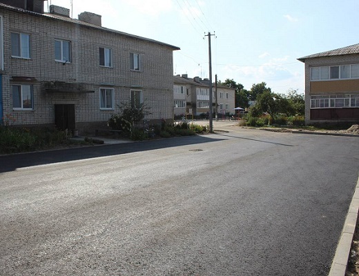 В брянской Суземке благоустроят две дворовые территории за 4,4 млн рублей