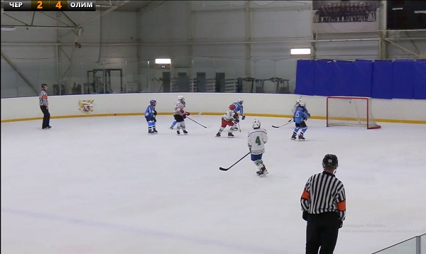 Юношеская хоккейная команда из Стародуба  победила команду из Севастополя на всероссийских соревнованиях «Золотая шайба»