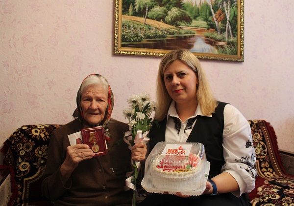 В Жуковском округе продолжается вручение юбилейных медалей