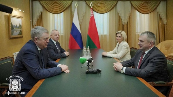 Губернатор Брянской области провел встречу с председателем Гомельского облисполкома Крупко