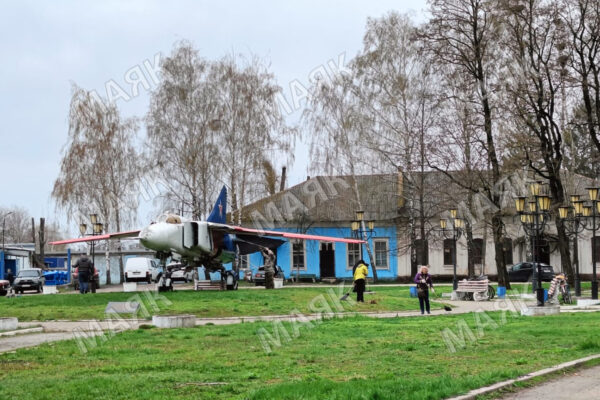 Сквер с самолетом в Новозыбкове благоустроят за 6,3 млн рублей