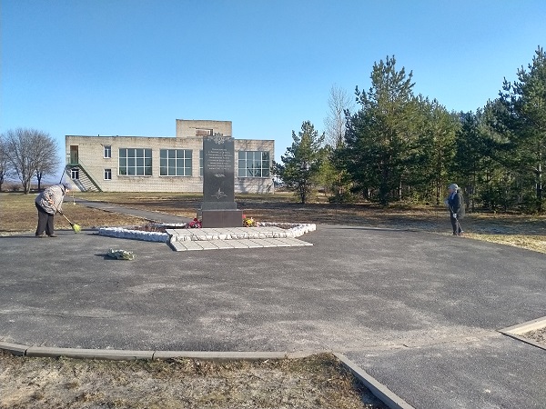 В Латышах прошел субботник