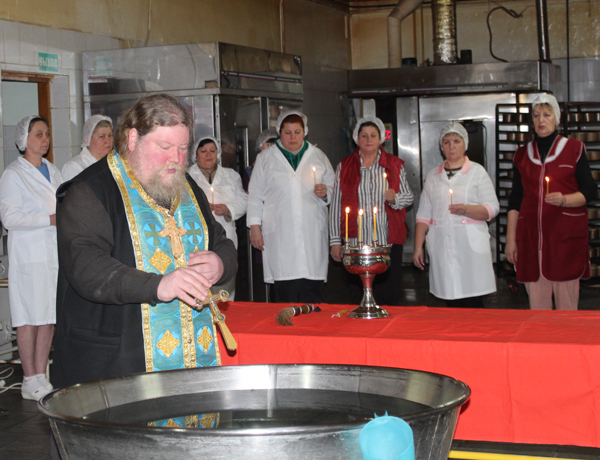 На Жуковском хлебозаводе освятили производственные мощности в преддверии Пасхи