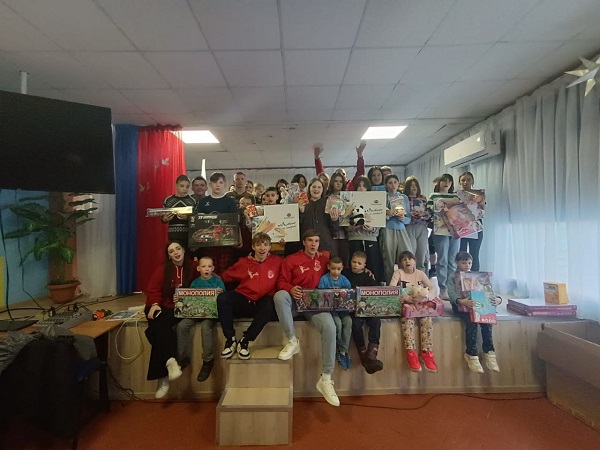 В гости к ребятам Центра помощи детям приехали волонтеры из Москвы