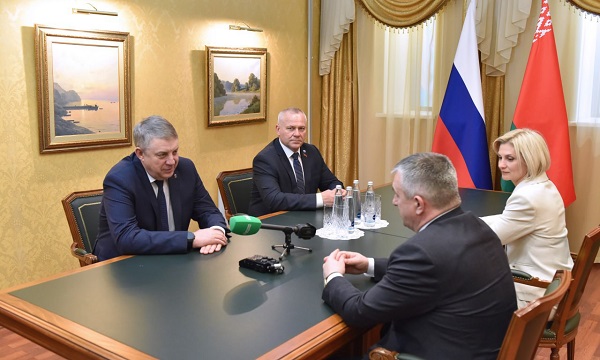 Александр Богомаз провел рабочую встречу с представителями Гомельской области