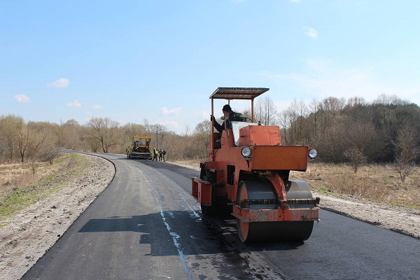 Ремонтируют дорогу «Украина-Суземка» в Суземском районе