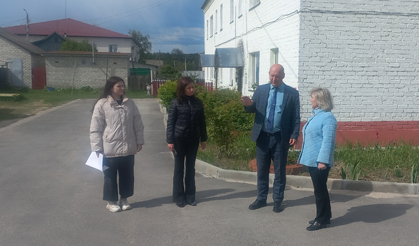 Рейдовая группа «Единой России» проверила дворовые территории в Жуковке