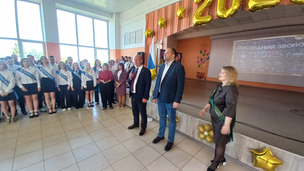 В школах Жуковского округа прозвенели Последние звонки