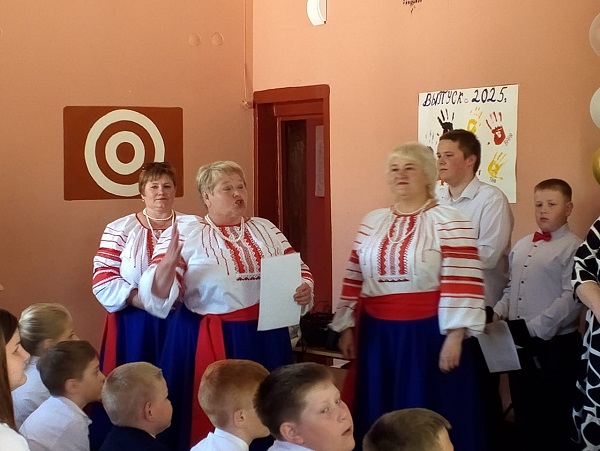 Специалисты Шамординского СДК напутствовали выпускников местной школы