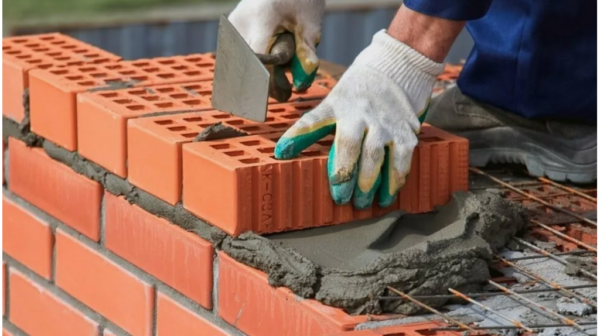 Гомельские строители возводят в Брянске социальное жильё по инвестпроекту