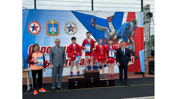 Брянские самбисты заняли весь пьедестал почета на турнире среди сельской молодёжи