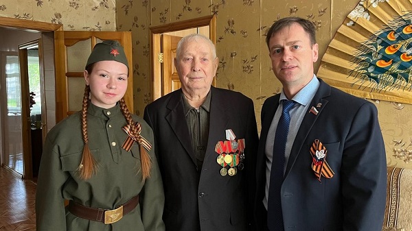 Ветеранов поздравляли на дому в Фокинском районе Брянска