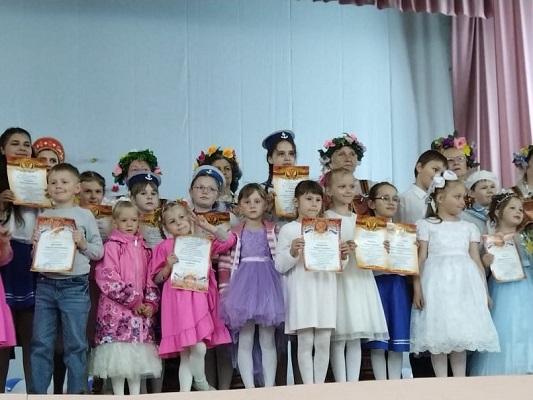 В Орловском СДК наградили участников художественной самодеятельности