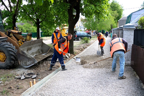 В Брянске ремонтируют улицу Ленинградскую