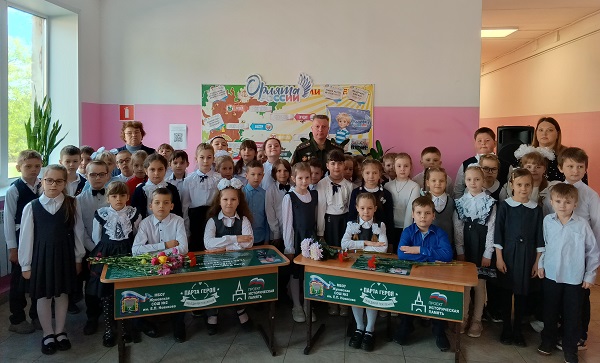 В Жуковской школе №2 открыли «Парты Героев», посвященные выпускникам — участникам СВО