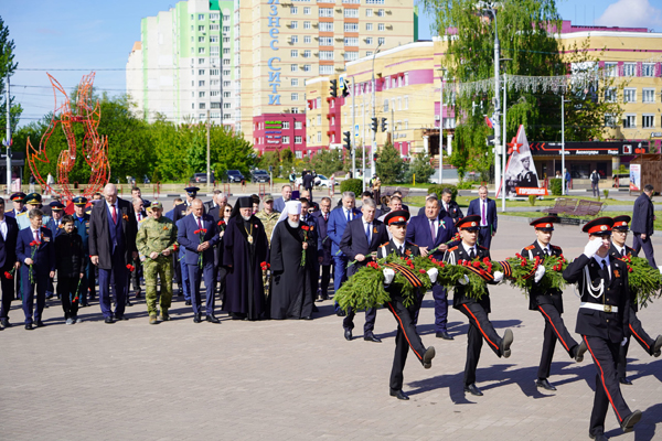 В Брянске состоялось возложение цветов на Кургане Бессмертия