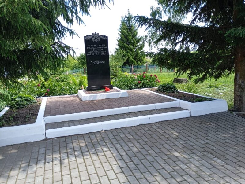 В Шамордино привели в порядок памятник ко Дню памяти и скорби