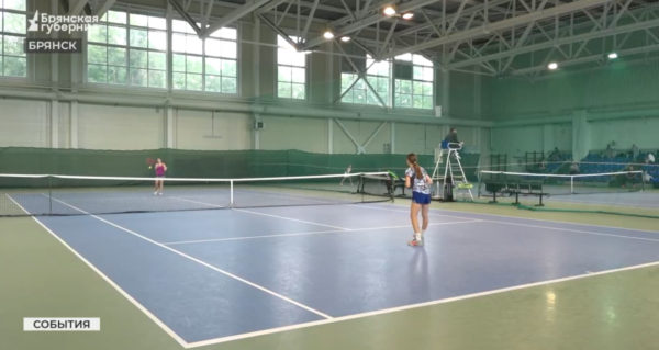 В брянском теннисном центре проходит первенство области