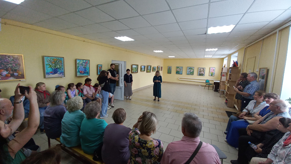 В Жуковке открылась выставка унечской художницы Ирины Новиковой