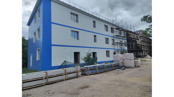 В подшефной Брянке модернизированы 19 жилых домов и 2 водопровода