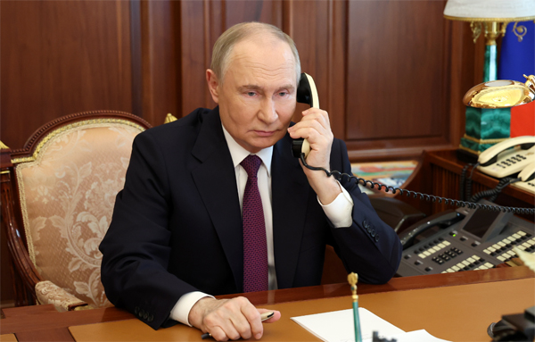 Владимир Путин провёл телефонный разговор с Александром Богомазом в связи с трагедией под Брянском