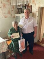 95-летнюю жительницу поселка Локоть поздравили с юбилеем от имени Президента и Губернатора