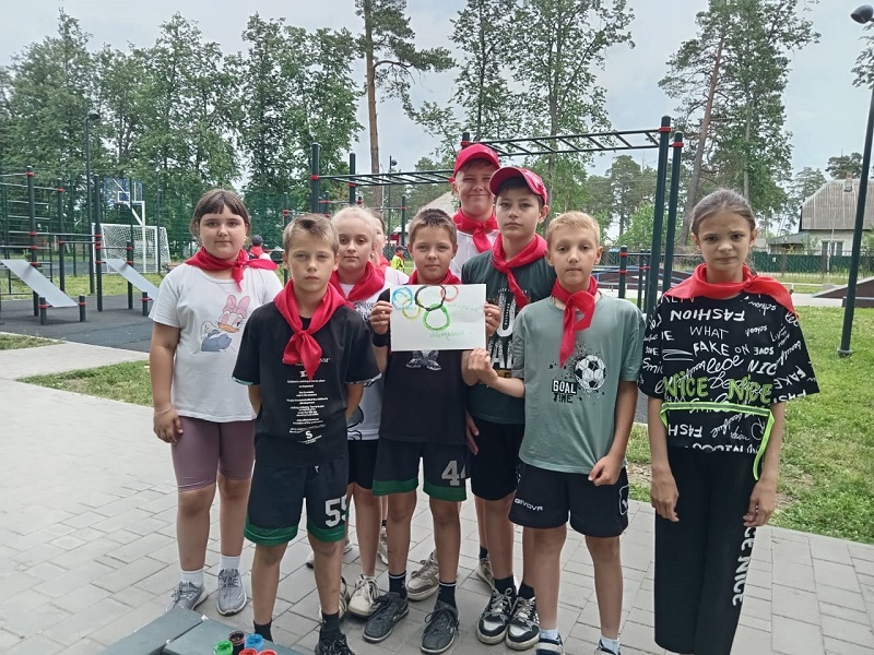 «Волонтёры» из школы №1 побывали в музее боевой славы Летошницкой школы