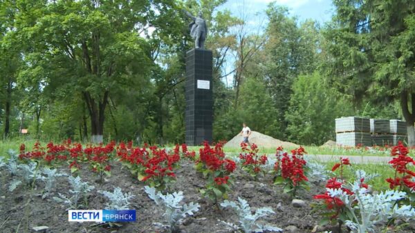 Работы по благоустройству сквера Металлургов в Брянске вступили в новый этап