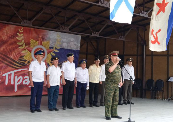 В Жуковке поздравили моряков с Днём ВМФ
